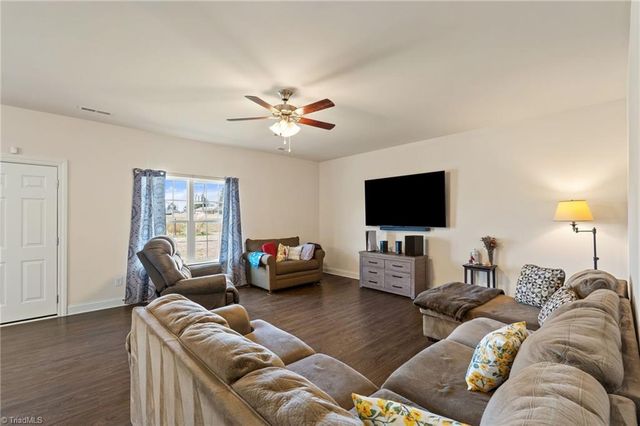 1378 Land Grove Drive, Kernersville, NC 27284