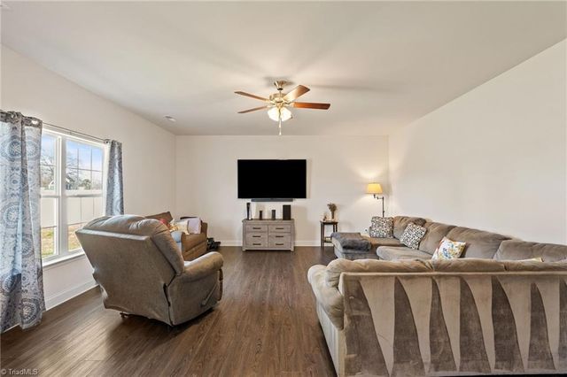 1378 Land Grove Drive, Kernersville, NC 27284