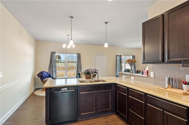 1378 Land Grove Drive, Kernersville, NC 27284