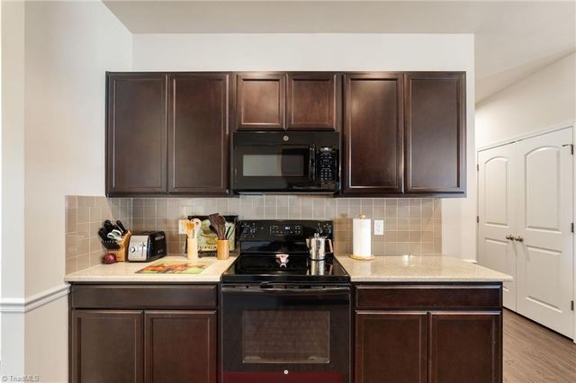 1378 Land Grove Drive, Kernersville, NC 27284