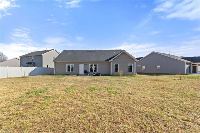 1378 Land Grove Drive, Kernersville, NC 27284