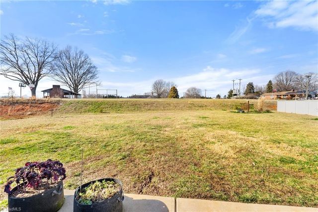 1378 Land Grove Drive, Kernersville, NC 27284