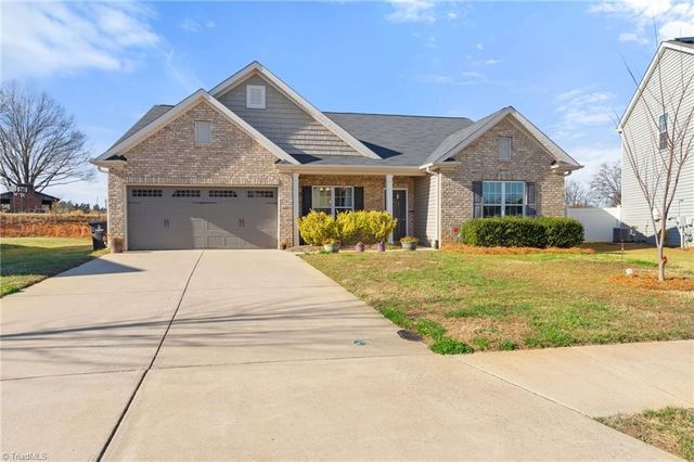 1378 Land Grove Drive, Kernersville, NC 27284