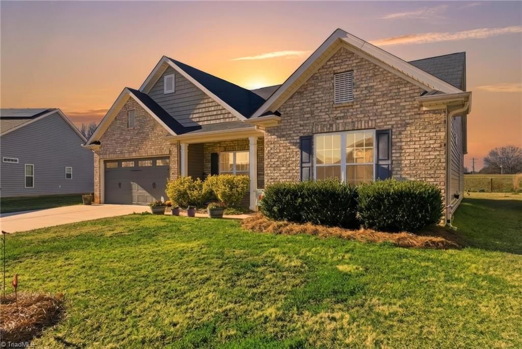 1378 Land Grove Drive, Kernersville, NC 27284