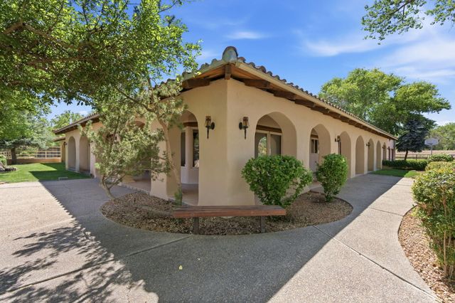 8805 Rio Grande Boulevard NW, Los Ranchos, NM 87114