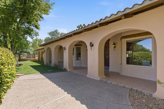 8805 Rio Grande Boulevard NW, Los Ranchos, NM 87114