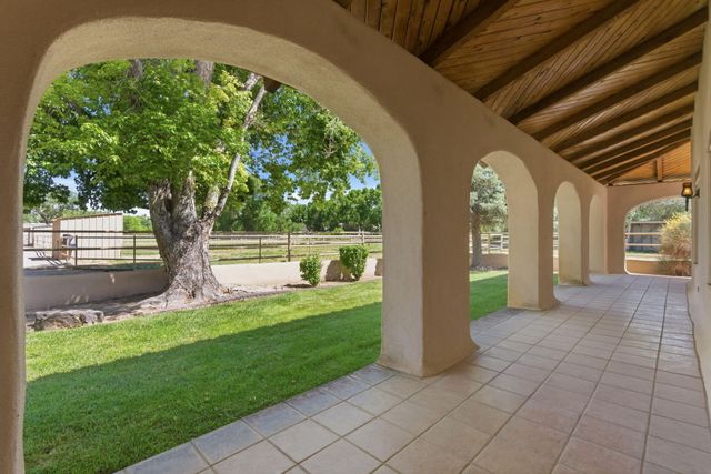 8805 Rio Grande Boulevard NW, Los Ranchos, NM 87114