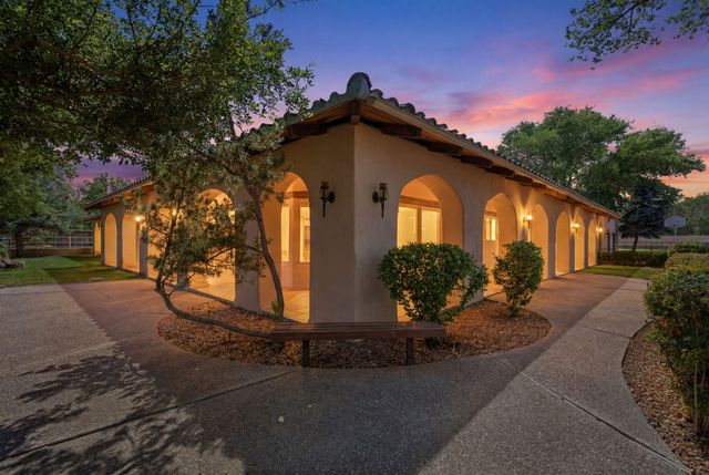 8805 Rio Grande Boulevard NW, Los Ranchos, NM 87114