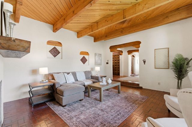 8805 Rio Grande Boulevard NW, Los Ranchos, NM 87114