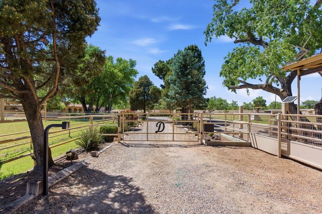 8805 Rio Grande Boulevard NW, Los Ranchos, NM 87114