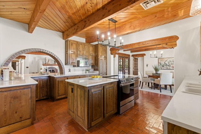 8805 Rio Grande Boulevard NW, Los Ranchos, NM 87114
