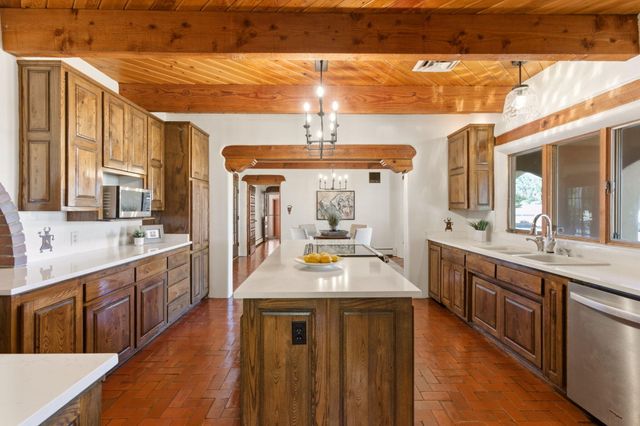 8805 Rio Grande Boulevard NW, Los Ranchos, NM 87114