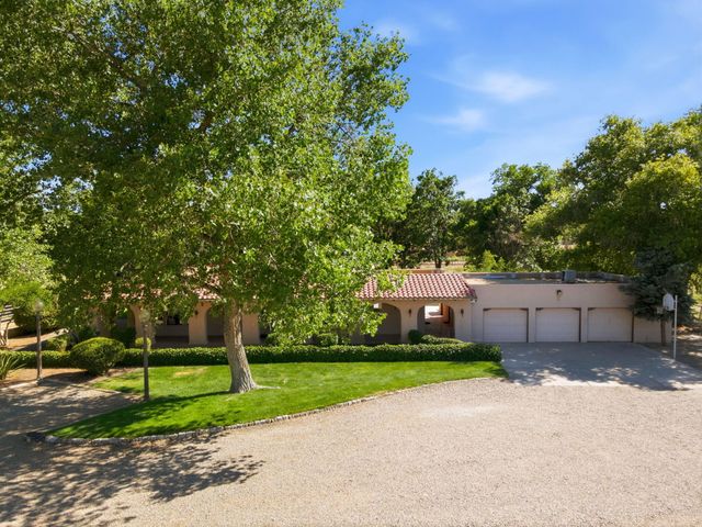 8805 Rio Grande Boulevard NW, Los Ranchos, NM 87114