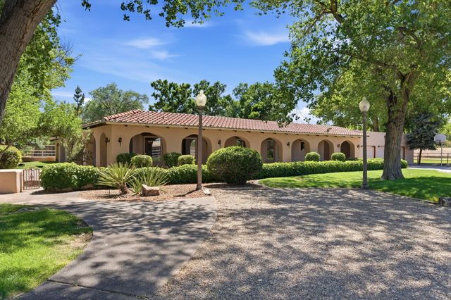 8805 Rio Grande Boulevard NW, Los Ranchos, NM 87114