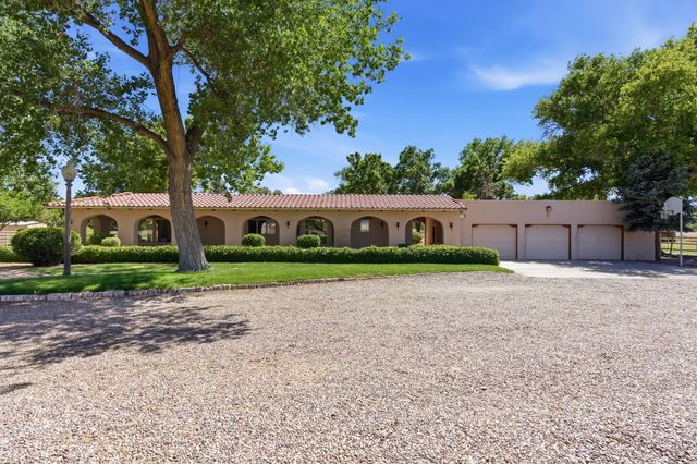 8805 Rio Grande Boulevard NW, Los Ranchos, NM 87114