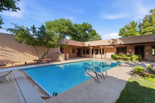 8805 Rio Grande Boulevard NW, Los Ranchos, NM 87114