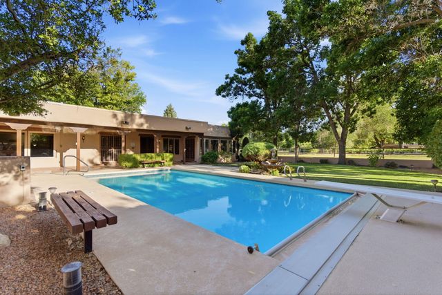8805 Rio Grande Boulevard NW, Los Ranchos, NM 87114