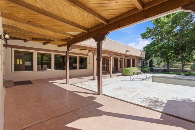 8805 Rio Grande Boulevard NW, Los Ranchos, NM 87114