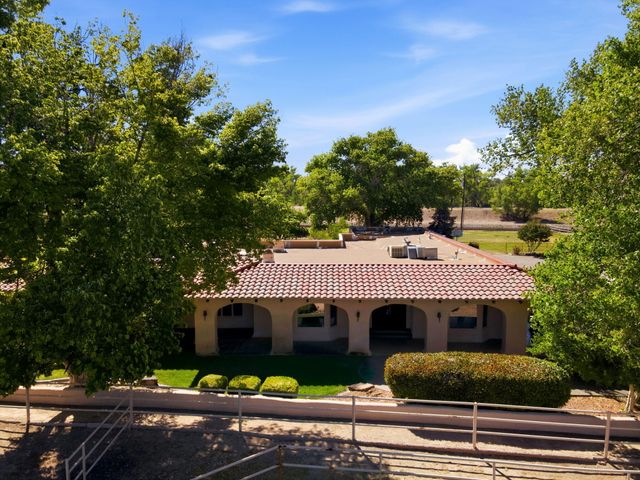 8805 Rio Grande Boulevard NW, Los Ranchos, NM 87114