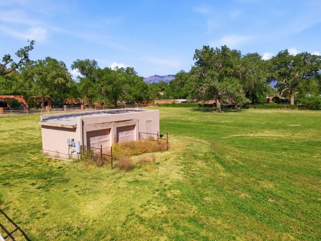 8805 Rio Grande Boulevard NW, Los Ranchos, NM 87114