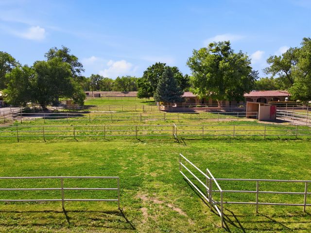 8805 Rio Grande Boulevard NW, Los Ranchos, NM 87114