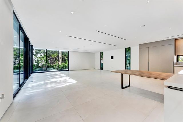 2130 S Miami Avenue, Miami, FL 33129