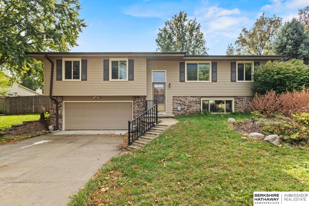 815 Kilkinny Circle, Papillion, NE 68046