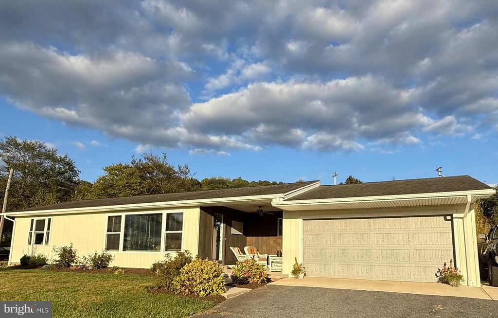 1338 READING RD, Denver, PA 17517