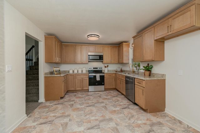 3311 S Graystone Place, Springfield, MO 65804