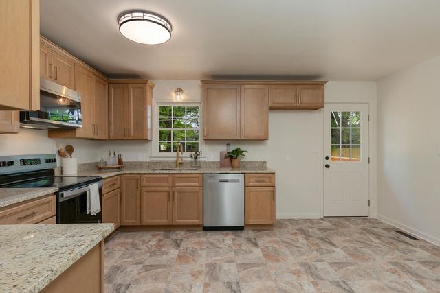 3311 S Graystone Place, Springfield, MO 65804