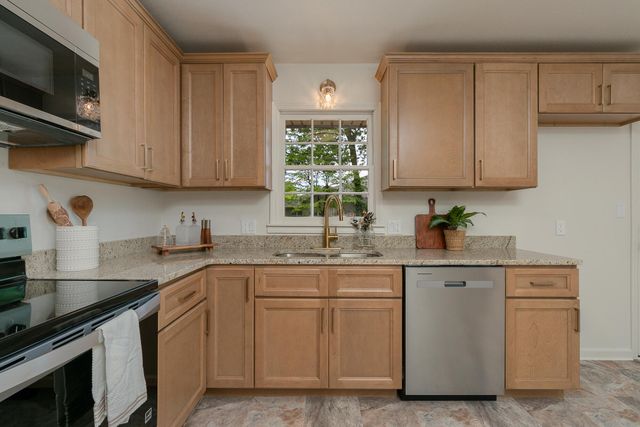 3311 S Graystone Place, Springfield, MO 65804