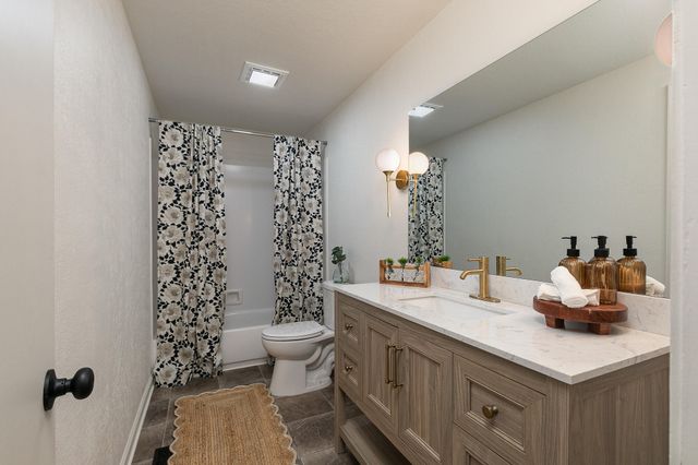 3311 S Graystone Place, Springfield, MO 65804
