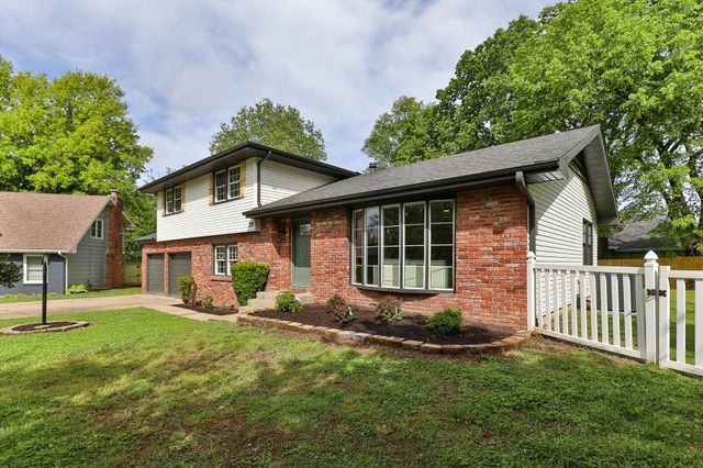 3311 S Graystone Place, Springfield, MO 65804