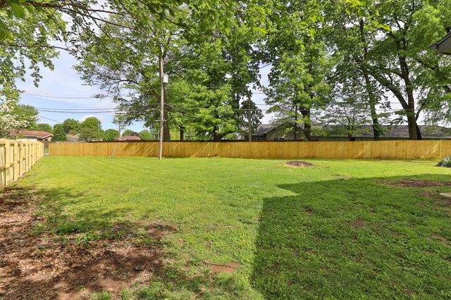 3311 S Graystone Place, Springfield, MO 65804