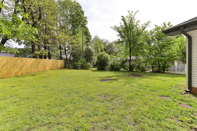3311 S Graystone Place, Springfield, MO 65804