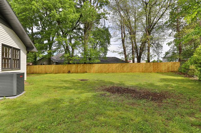 3311 S Graystone Place, Springfield, MO 65804