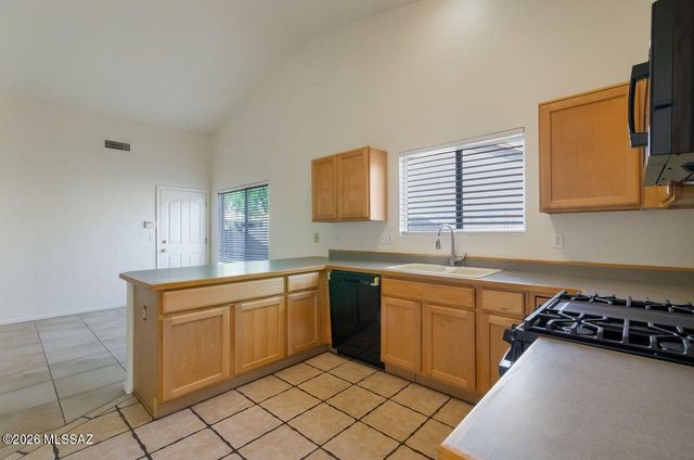 9766 E Paseo San Ardo, Tucson, AZ 85747