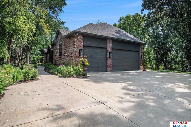 17745 Pioneer Trail, Plattsmouth, NE 68048