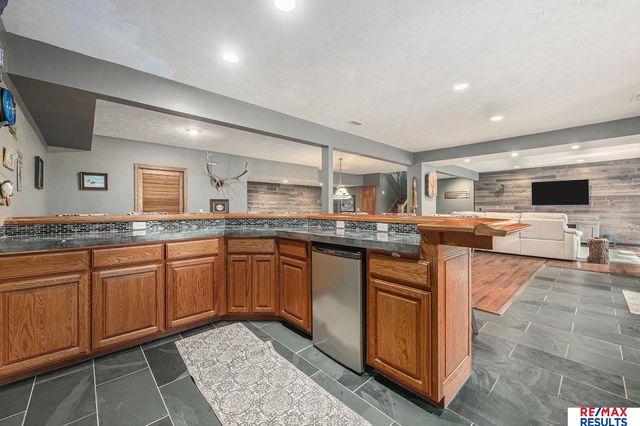 17745 Pioneer Trail, Plattsmouth, NE 68048