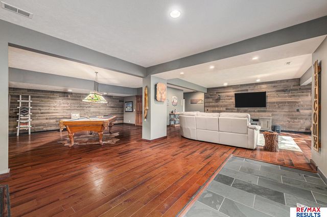 17745 Pioneer Trail, Plattsmouth, NE 68048