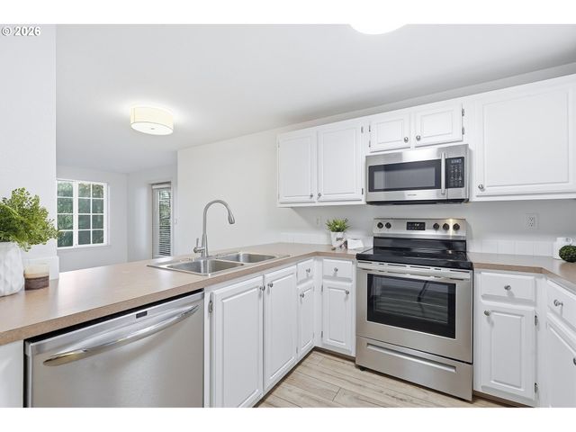 17602 Nw SPRINGVILLE Rd C-7, Portland, OR 97229