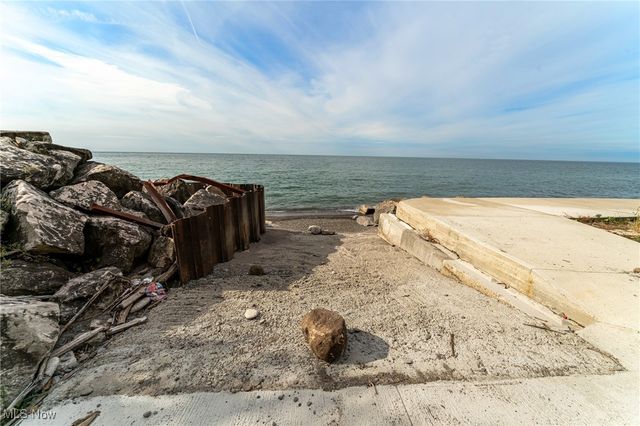 32321 Lake Shore Boulevard, Willowick, OH 44095