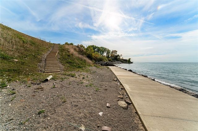 32321 Lake Shore Boulevard, Willowick, OH 44095