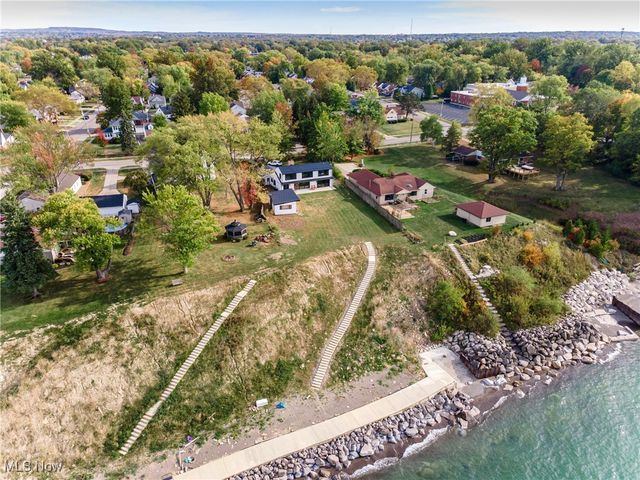 32321 Lake Shore Boulevard, Willowick, OH 44095