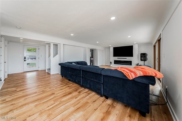 32321 Lake Shore Boulevard, Willowick, OH 44095