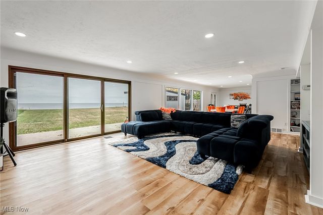 32321 Lake Shore Boulevard, Willowick, OH 44095