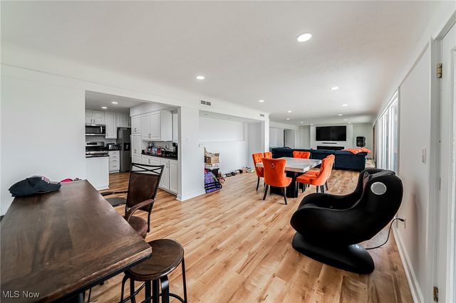 32321 Lake Shore Boulevard, Willowick, OH 44095