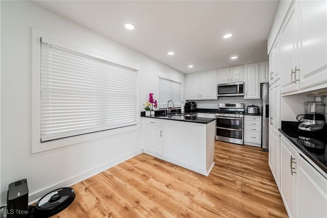 32321 Lake Shore Boulevard, Willowick, OH 44095