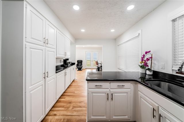 32321 Lake Shore Boulevard, Willowick, OH 44095