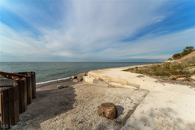 32321 Lake Shore Boulevard, Willowick, OH 44095